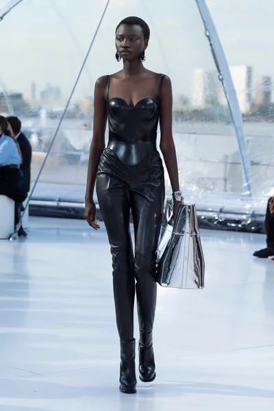Look 27